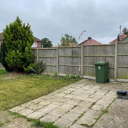 Entire Ground Floor Apartment In Watford วัตฟอร์ด ภายนอก รูปภาพ
