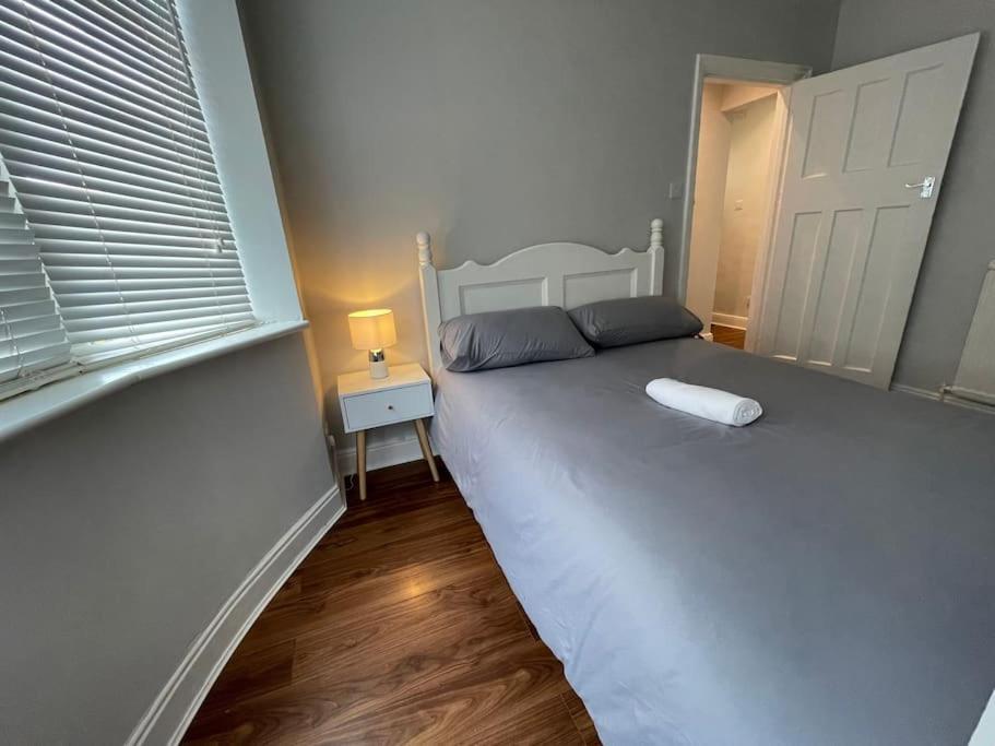 Entire Ground Floor Apartment In Watford วัตฟอร์ด ภายนอก รูปภาพ