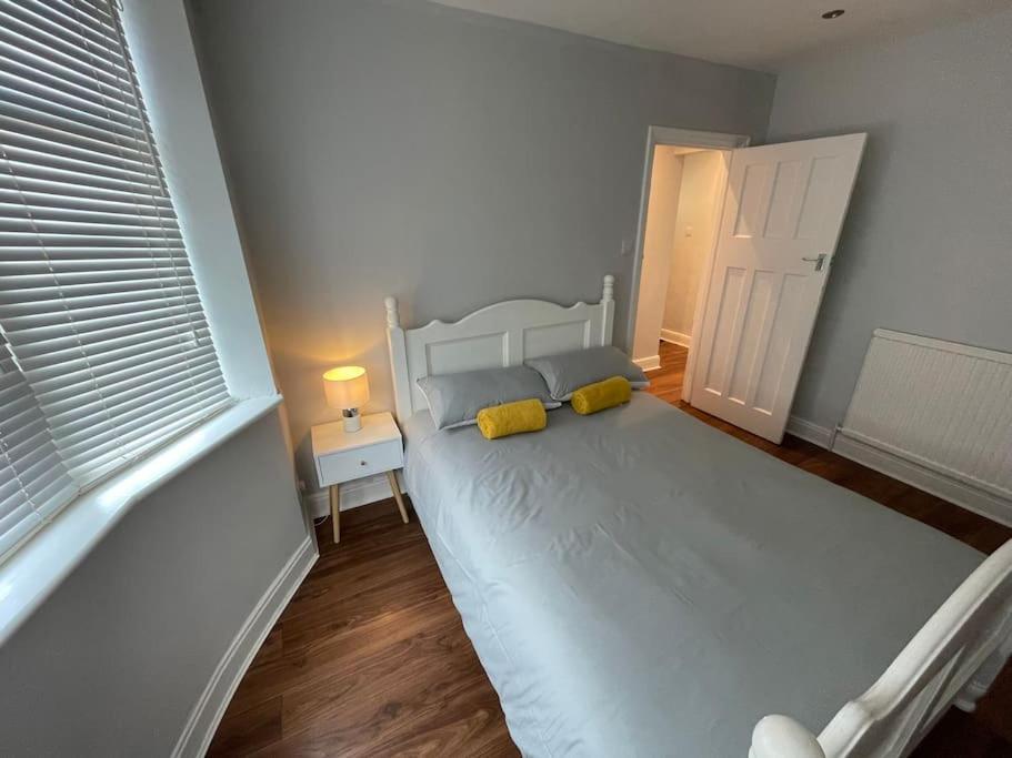 Entire Ground Floor Apartment In Watford วัตฟอร์ด ภายนอก รูปภาพ