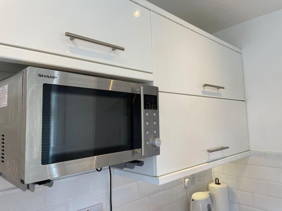 Entire Ground Floor Apartment In Watford วัตฟอร์ด ภายนอก รูปภาพ